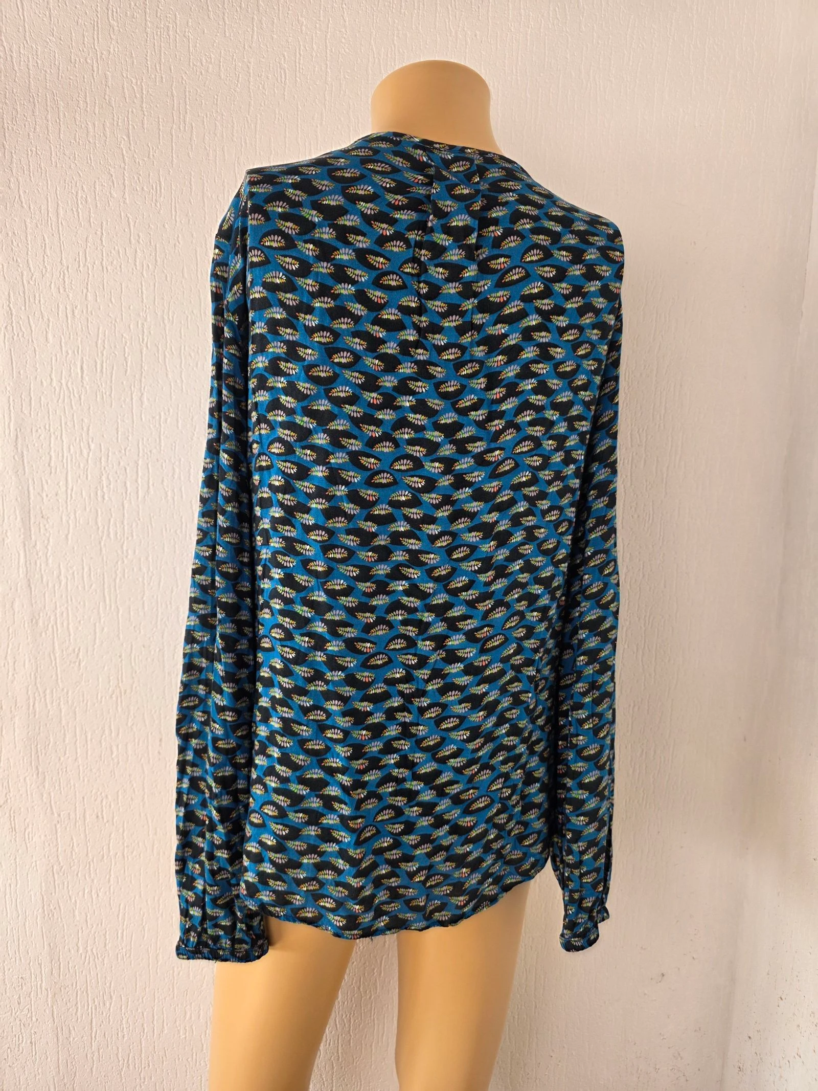 Camisa blusa estampada com babados Miss Captain Tortuga - Tamanho 36 (S) – photo 6